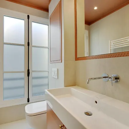 Pick A Flat's In Canal Saint Martin - Rue De Lancry Paris