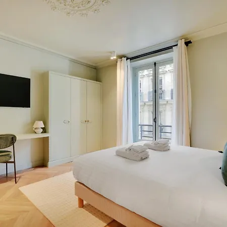 Pick A Flat's In Canal Saint Martin - Rue De Lancry Paris